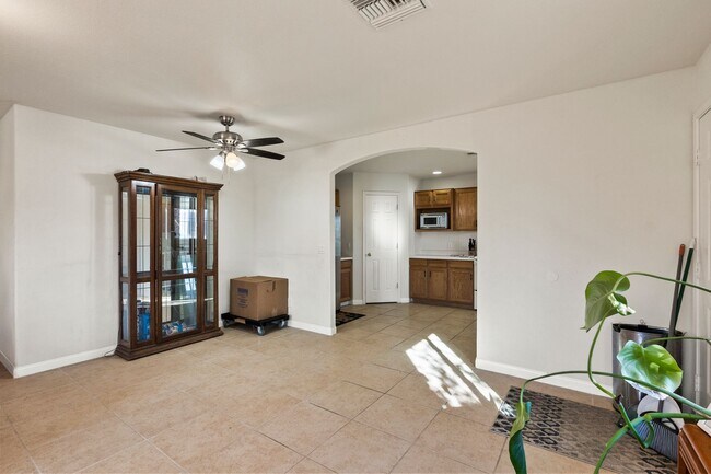 Foto del edificio - 3BR Home w/Fenced yard and Garage-1 Block to Colorado River