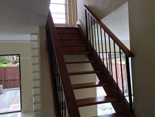 Building Photo - 2 br, 2.5 bath Townhome - 6554 SW 114th Pl...