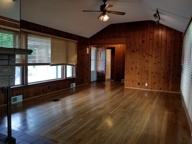 Building Photo - 1217 N College Ave