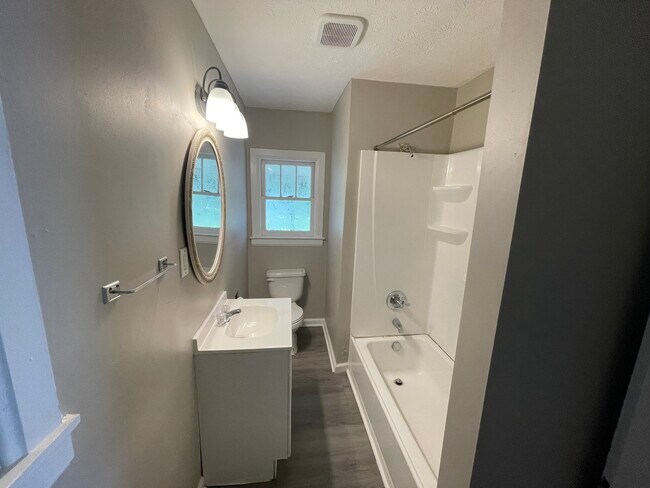 Building Photo - 105 Bennett Plz