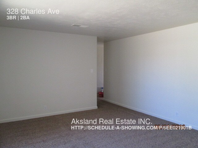 Building Photo - 328 Charles Ave