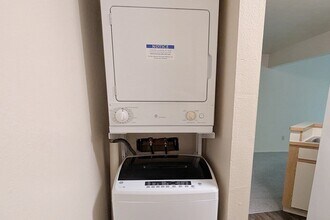 Building Photo - Emerald Park Apartments