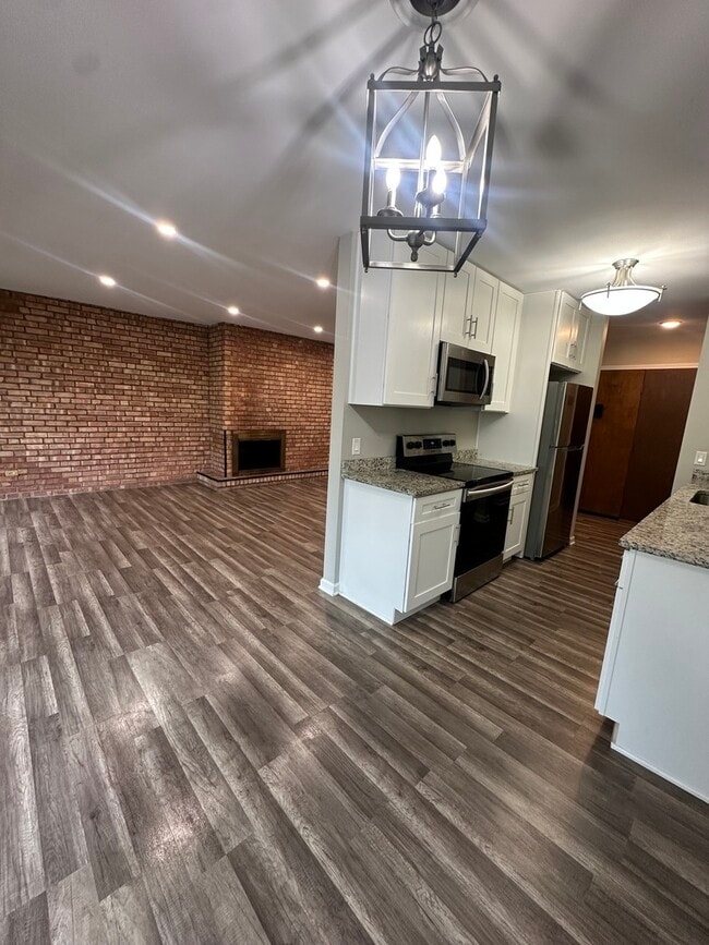 Foto del edificio - 5500 Hillcrest Ln