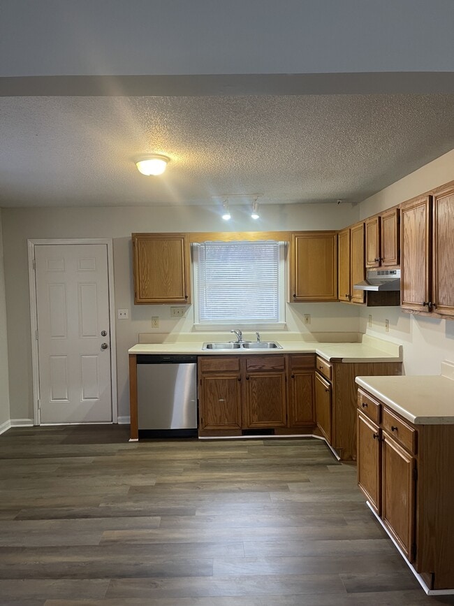 Building Photo - 912 Gregory St