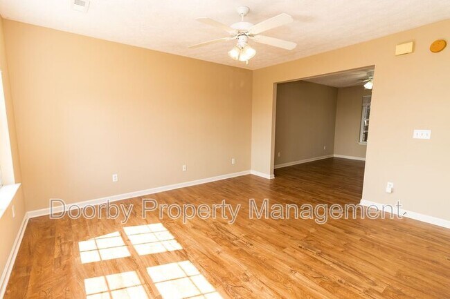 Foto del edificio - 5437 Blue Oak Dr
