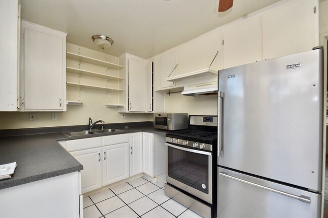Building Photo - 1572 S Novato Blvd