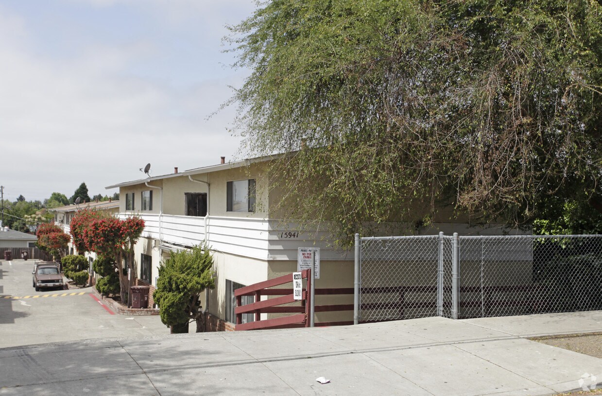 Building Photo - Marcella Townhomes