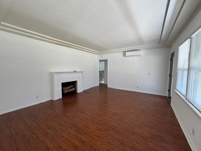 Building Photo - 4132 Vantage Ave