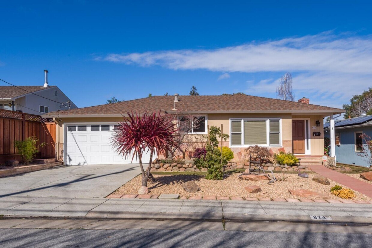 Primary Photo - 624 30th Ave