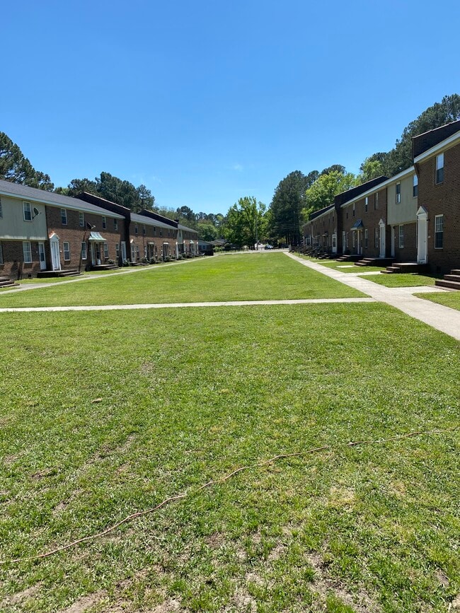 1110 Elizabeth Rd W, Wilson, NC 27893 Townhome Rentals in Wilson NC