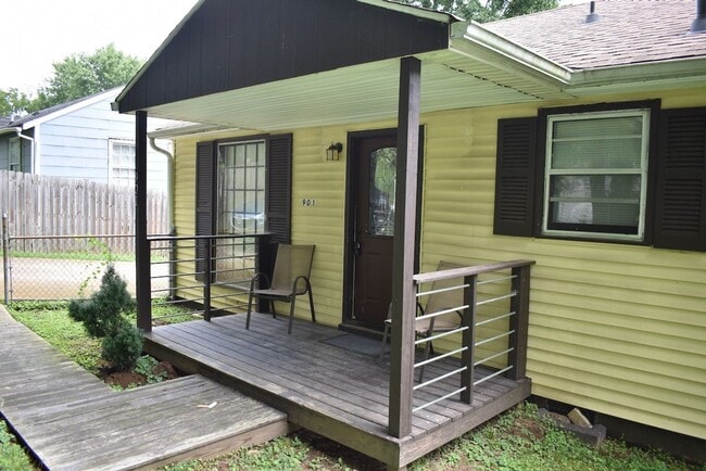 3 Bed/2 Bath Home in East Nashville, Fenced Yard, Hardwood Floors, Minutes to Shelby Bottoms - 3 Bed/2 Bath Home in East Nashville, Fenced Yard, Hardwood Floors, Minutes to Shelby Bottoms