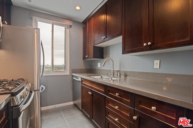 Building Photo - 7320 Hawthorn Ave