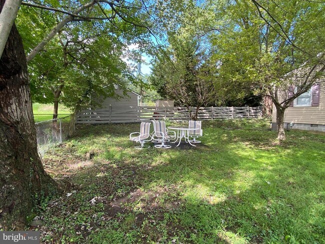 Building Photo - 1071 Putnam St