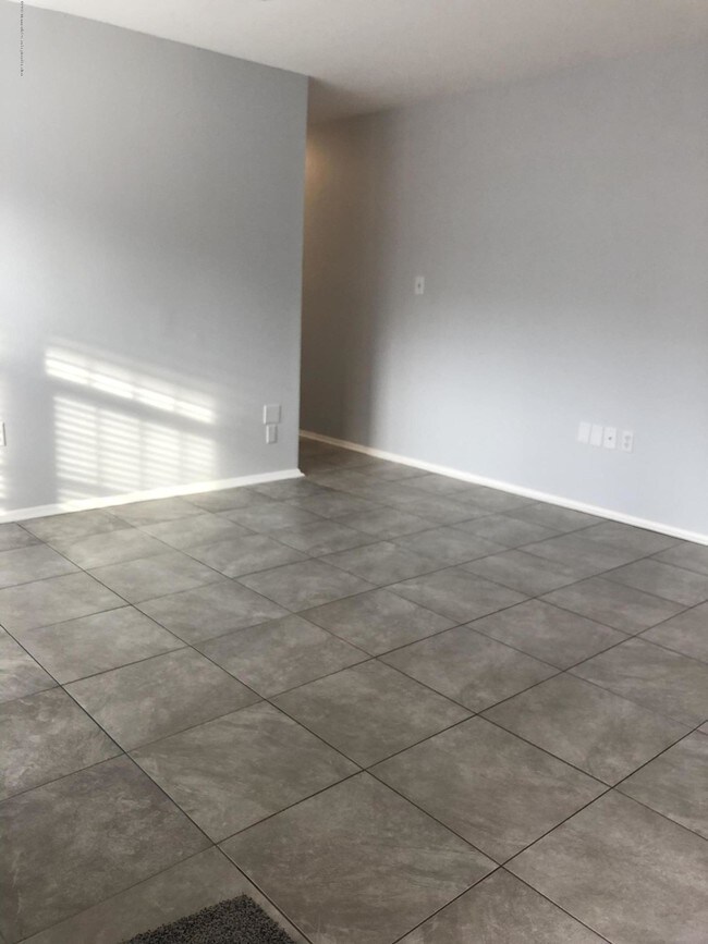 Building Photo - 30 Ravenwood Blvd