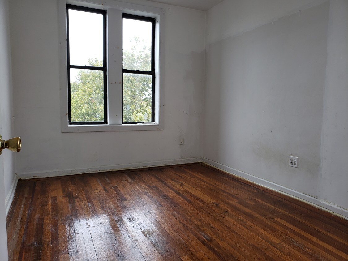 Foto principal - 8758 Bay Pkwy