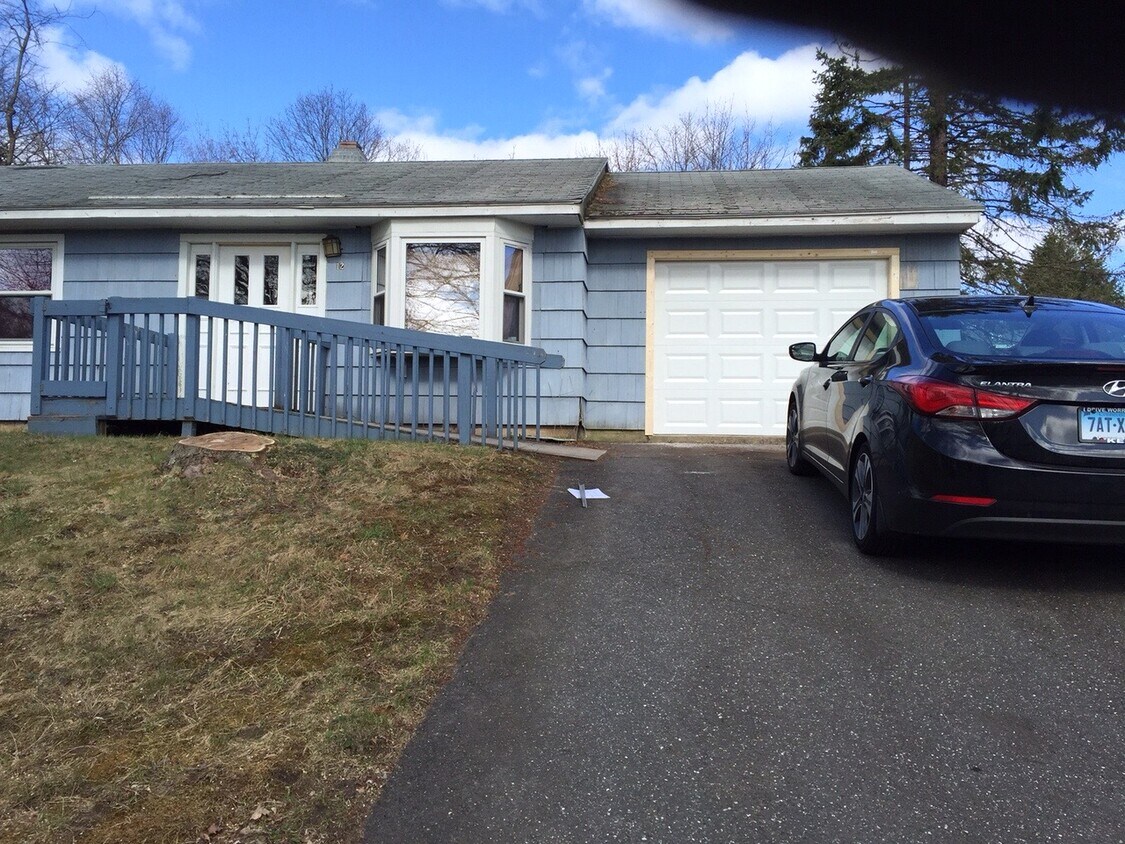 12 Evening Star Dr, Naugatuck, CT 06770 House Rental in Naugatuck, CT
