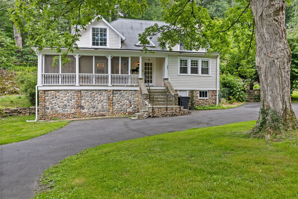 Primary Photo - 281 Riversville Rd
