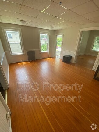 Building Photo - 108 Broad St