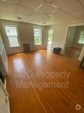 Building Photo - 108 Broad St
