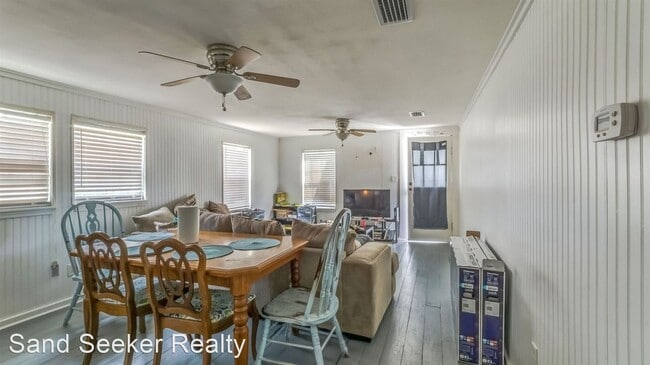 Building Photo - 1 br, 2 bath House - 608 Gardenia St.