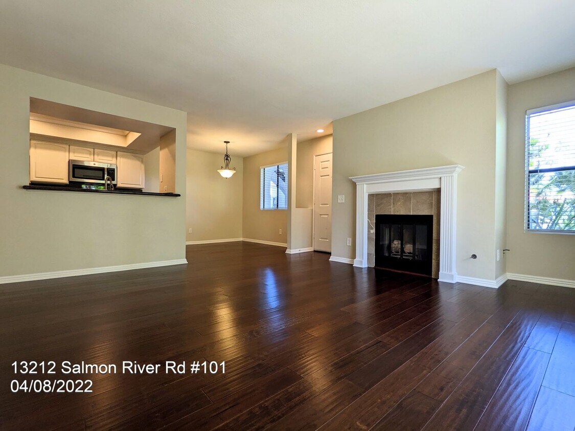 Primary Photo - Beautiful Condo in Desirable Community of ...