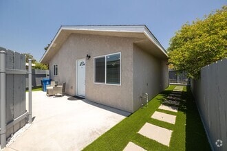 Building Photo - 1531 Oleander Ave