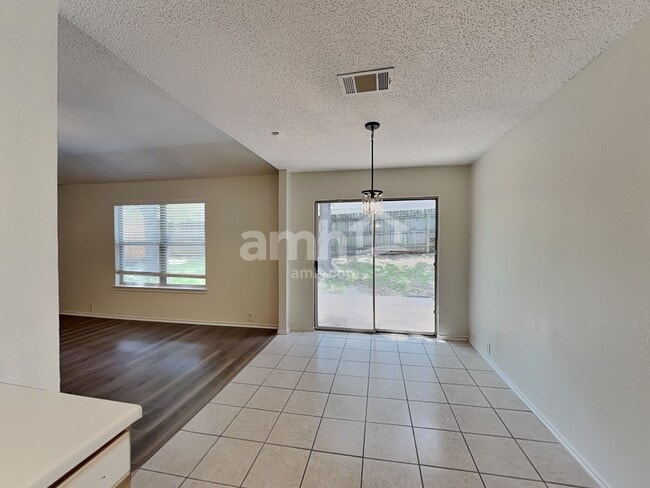 Building Photo - 2101 Coats Cir