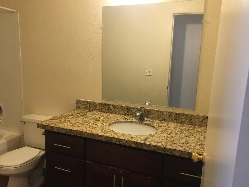 Foto del edificio - 4871 E Lane Ave