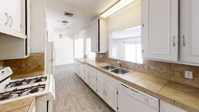 Building Photo - 33540 Washington Dr