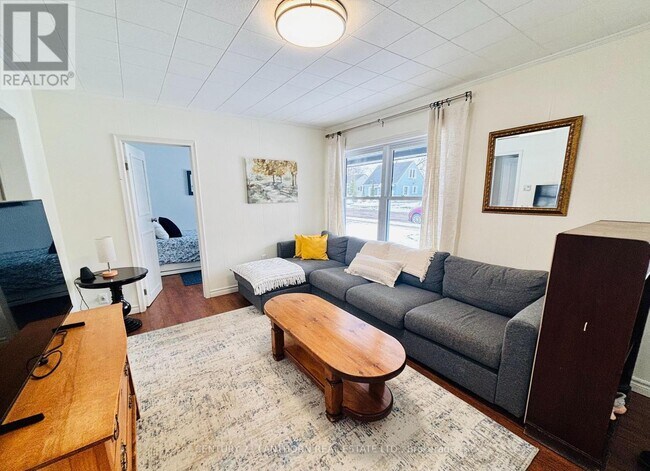 Building Photo - 4 Weeks Ave