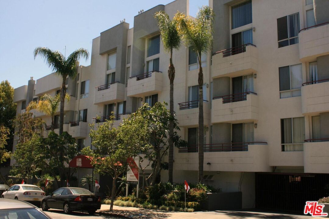 Foto principal - 1325 N Sierra Bonita Ave