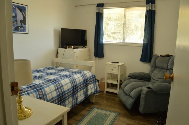 Building Photo - Fully Furnished Short Term Rental