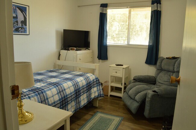 Foto del edificio - Fully Furnished Short Term Rental