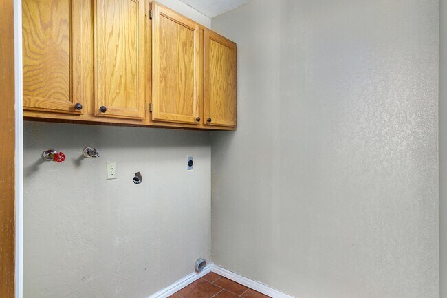 Building Photo - 695 N 500 W