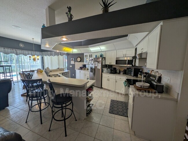 Foto del edificio - 8925 Helmsly Ln