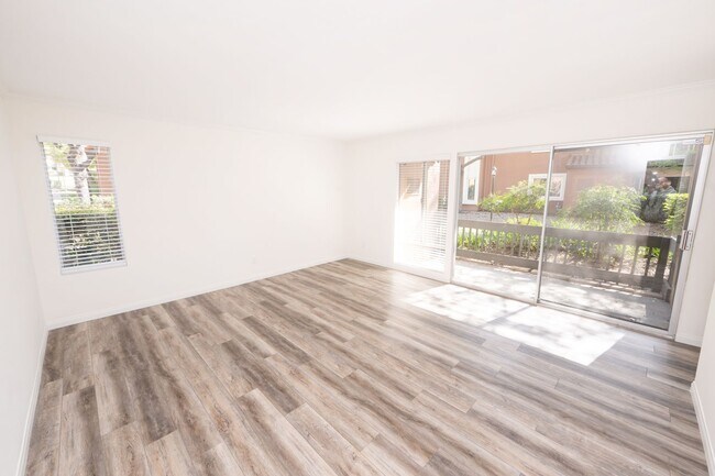 Foto del edificio - Move in Special: Spacious Downstairs Unit 3BR/2BA - 1/2 off FIRST Month Rent.