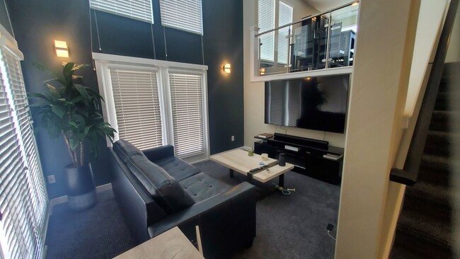 Foto del edificio - 2 Master Suites Townhome 2 Car Garage