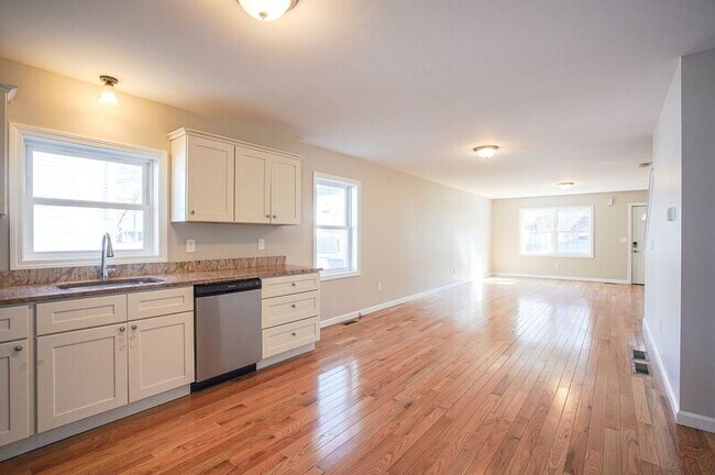 Building Photo - 18 Healey St