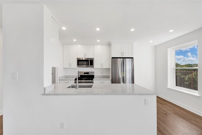 Foto del edificio - 305 Sixth Ave