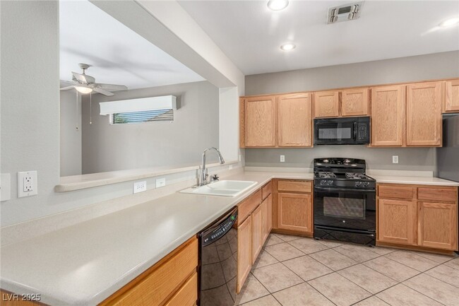 Building Photo - 2871 Goldcreek St