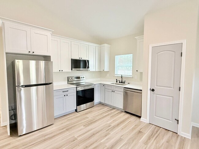 Foto del edificio - Modern 2-Bedroom Duplex