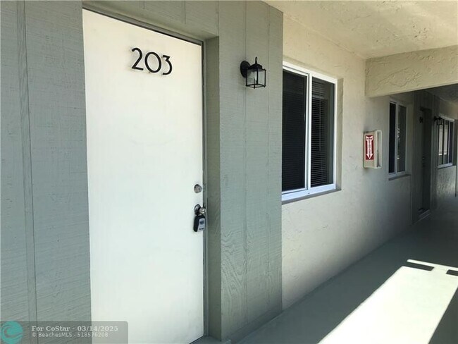 Foto del edificio - 1400 NE 54th St