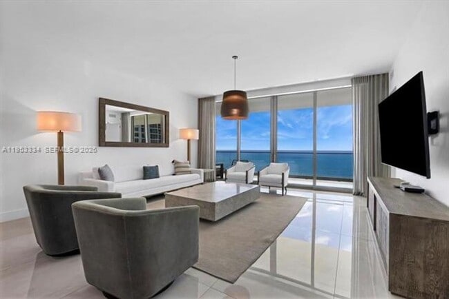 Foto del edificio - 18975 Collins Ave