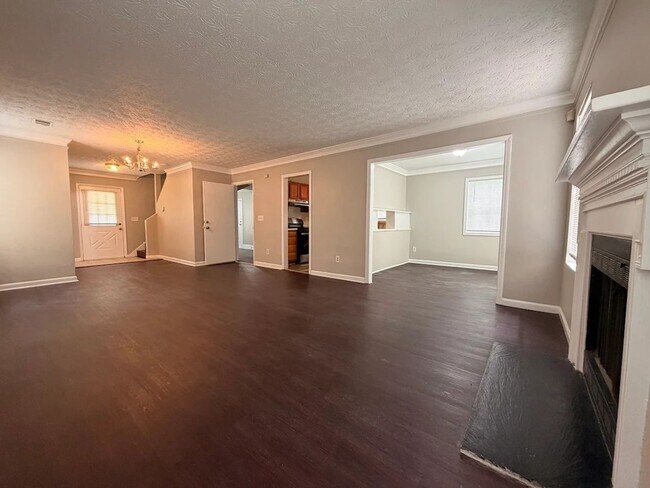 Building Photo - 3 bed 2 bath in Decatur!