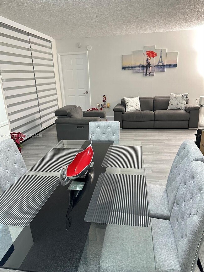 Foto del edificio - 2055 SW 122nd Ave