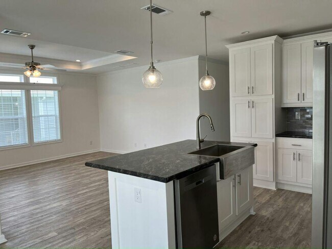 Building Photo - 568 Plaza Del Sol