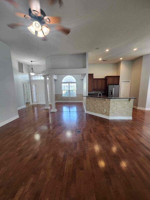 Building Photo - 3092 Bayhaven Dr
