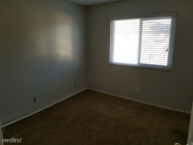 Building Photo - 1037 Mohr Ln