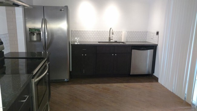 Foto del edificio - 1030 E Bethany Home Rd