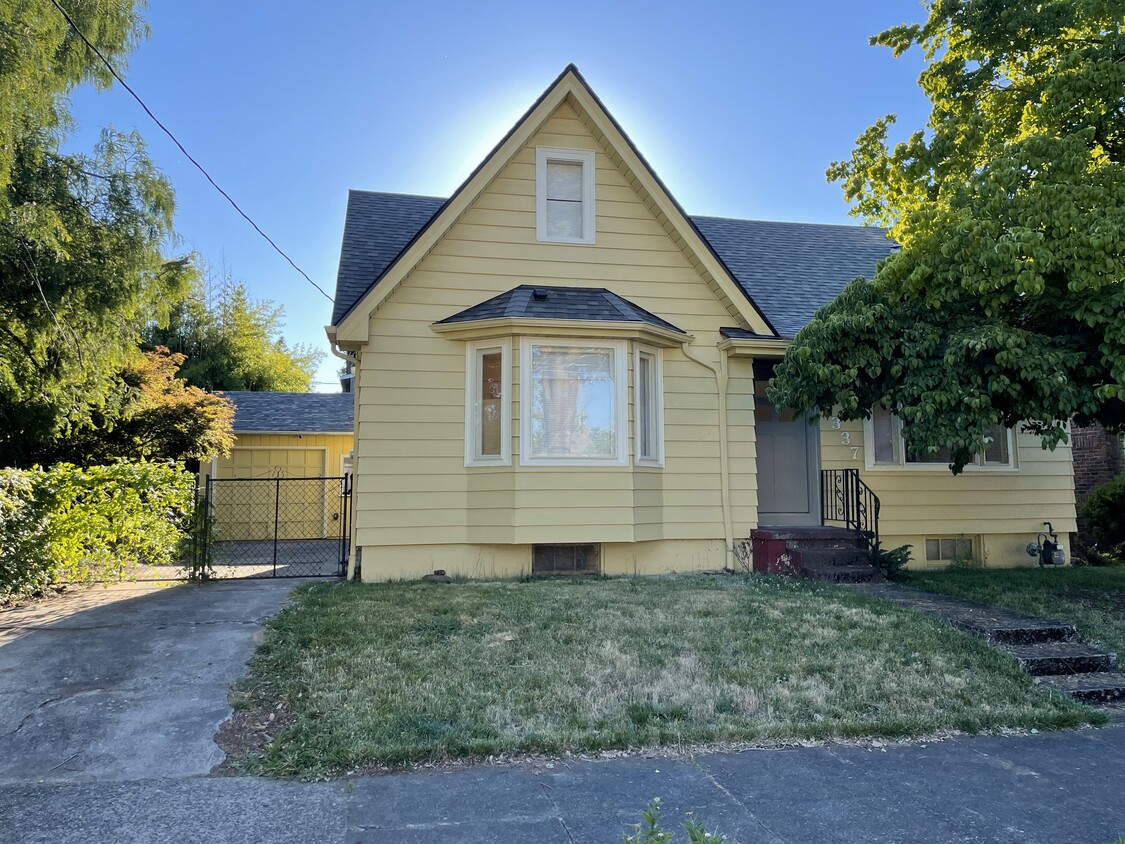 Primary Photo - 6337 N Curtis Ave